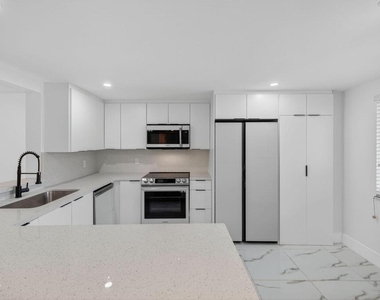 14375 Strathmore Lane - Photo Thumbnail 2