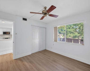 14375 Strathmore Lane - Photo Thumbnail 14