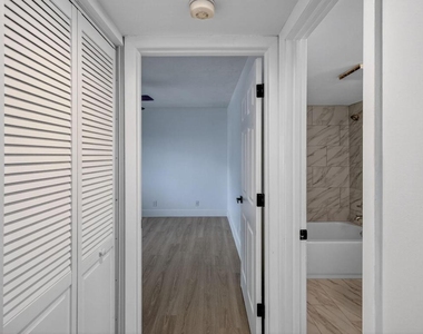 14375 Strathmore Lane - Photo Thumbnail 11