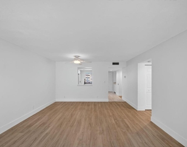14375 Strathmore Lane - Photo Thumbnail 25