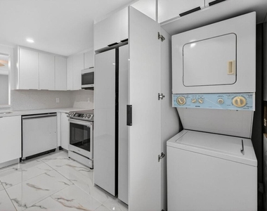 14375 Strathmore Lane - Photo Thumbnail 8