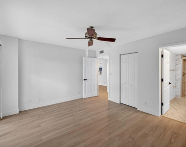 14375 Strathmore Lane - Photo Thumbnail 29