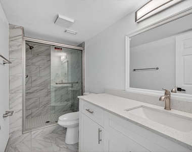 14375 Strathmore Lane - Photo Thumbnail 15