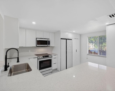 14375 Strathmore Lane - Photo Thumbnail 7