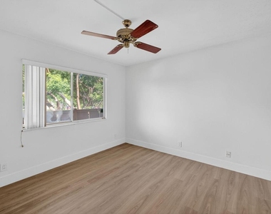 14375 Strathmore Lane - Photo Thumbnail 12