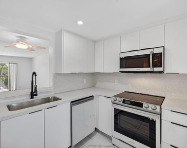 14375 Strathmore Lane - Photo Thumbnail 3