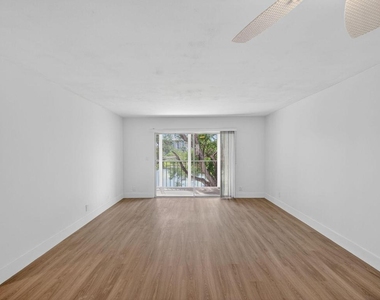 14375 Strathmore Lane - Photo Thumbnail 22