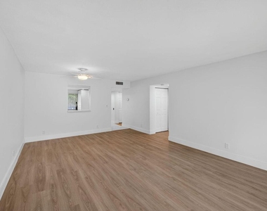 14375 Strathmore Lane - Photo Thumbnail 24