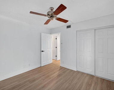 14375 Strathmore Lane - Photo Thumbnail 13