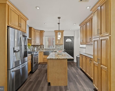 2006 Ellsworth Street - Photo Thumbnail 6