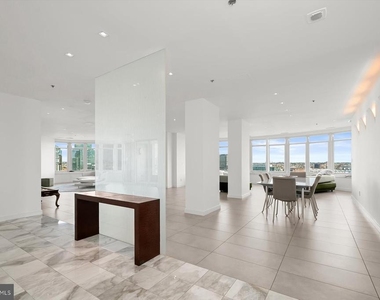 100 Harborview Drive - Photo Thumbnail 2