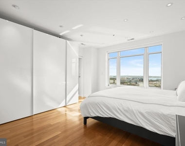 100 Harborview Drive - Photo Thumbnail 44