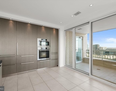100 Harborview Drive - Photo Thumbnail 23