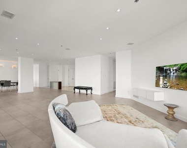 100 Harborview Drive - Photo Thumbnail 9