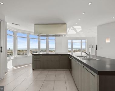 100 Harborview Drive - Photo Thumbnail 20