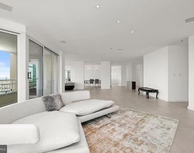 100 Harborview Drive - Photo Thumbnail 8