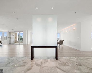 100 Harborview Drive - Photo Thumbnail 1