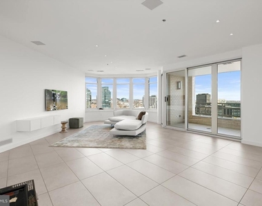 100 Harborview Drive - Photo Thumbnail 4