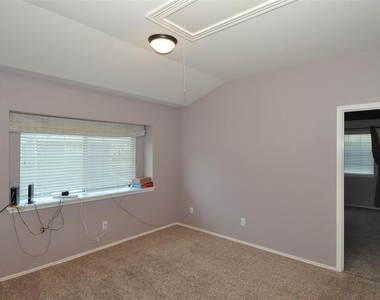 1900 Scofield Ridge Pkwy - Photo Thumbnail 11