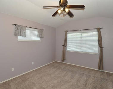 1900 Scofield Ridge Pkwy - Photo Thumbnail 13
