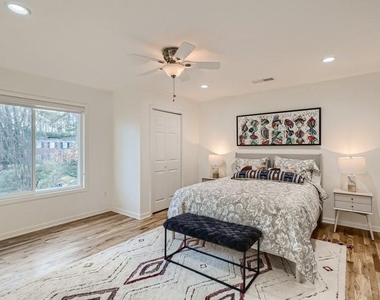 4438 Glengary Drive Ne - Photo Thumbnail 12