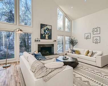 4438 Glengary Drive Ne - Photo Thumbnail 1