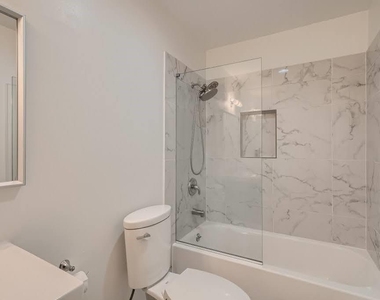 4438 Glengary Drive Ne - Photo Thumbnail 15