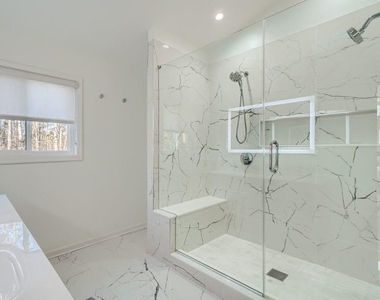 4438 Glengary Drive Ne - Photo Thumbnail 10