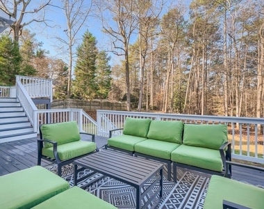 4438 Glengary Drive Ne - Photo Thumbnail 23