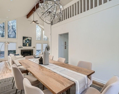 4438 Glengary Drive Ne - Photo Thumbnail 3