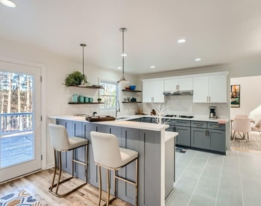 4438 Glengary Drive Ne - Photo Thumbnail 6