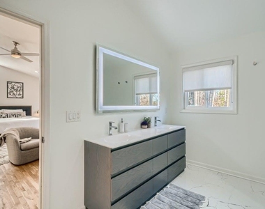 4438 Glengary Drive Ne - Photo Thumbnail 11