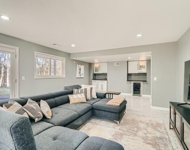 4438 Glengary Drive Ne - Photo Thumbnail 17