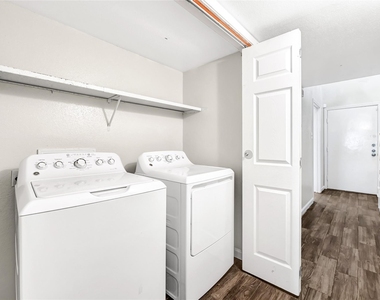 6358 Creekbend Drive - Photo Thumbnail 7