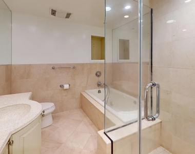 East 63rd Street - Photo Thumbnail 9