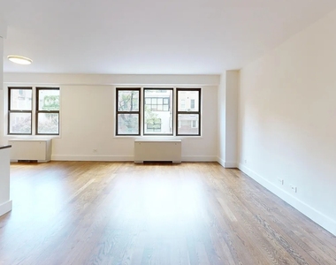East 63rd Street - Photo Thumbnail 4