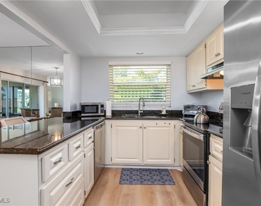 105 Georgetown Boulevard - Photo Thumbnail 4