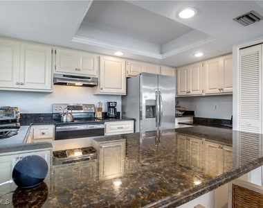 105 Georgetown Boulevard - Photo Thumbnail 3