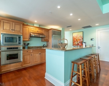 300 3rd Avenue S - Photo Thumbnail 7