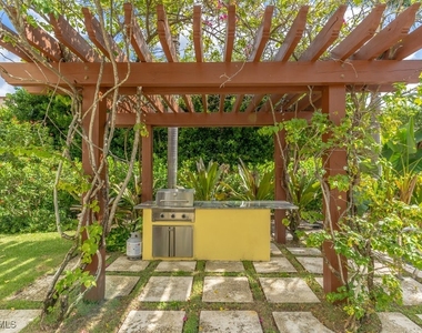 300 3rd Avenue S - Photo Thumbnail 2