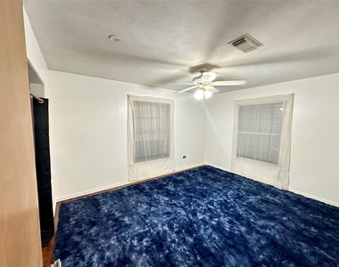 2810 N Houston Drive - Photo Thumbnail 8