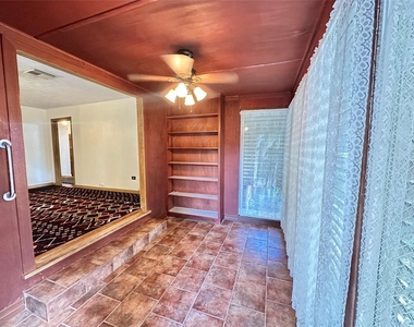 2810 N Houston Drive - Photo Thumbnail 18