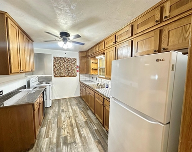 2810 N Houston Drive - Photo Thumbnail 12