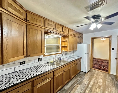 2810 N Houston Drive - Photo Thumbnail 13