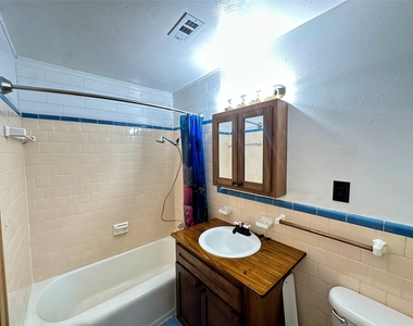 2810 N Houston Drive - Photo Thumbnail 9
