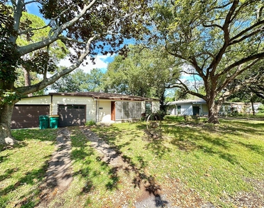 2810 N Houston Drive - Photo Thumbnail 2