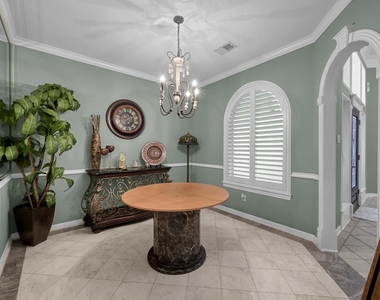 192 Monterrey Road W - Photo Thumbnail 7