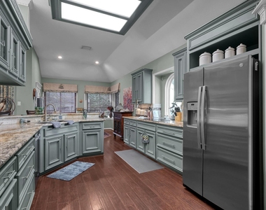 192 Monterrey Road W - Photo Thumbnail 14