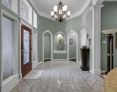 192 Monterrey Road W - Photo Thumbnail 4