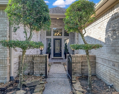 192 Monterrey Road W - Photo Thumbnail 1